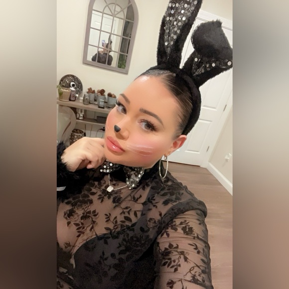 Hi my name is Tam, everything in my closet is OBO so make me a REASONABLE offer! - Picture 6 of 7